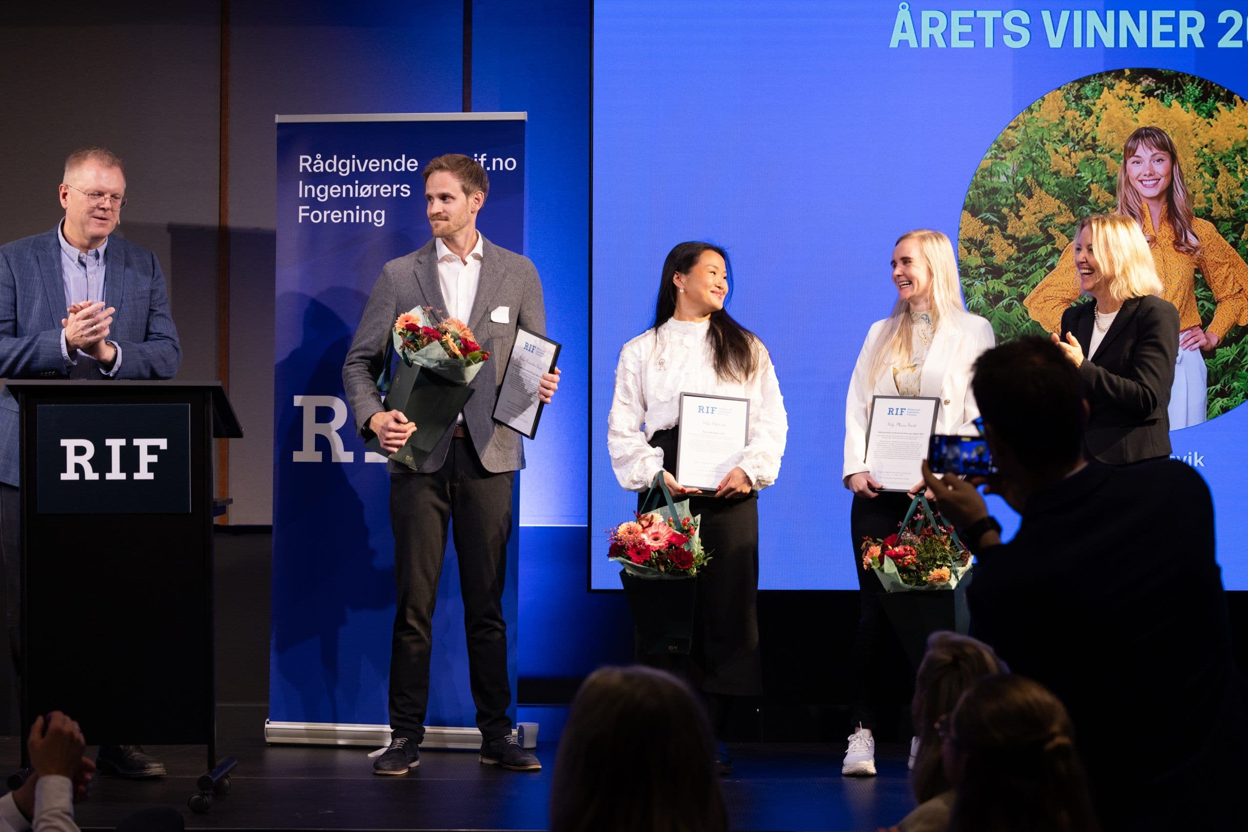 Illustrasjon av Årets unge rådgiver 2024 er kåret!